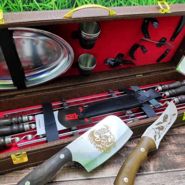 Набор для шашлыка и гриля в чемодане Кизляр Царский №8, 16 предметов с декоративной строчкой